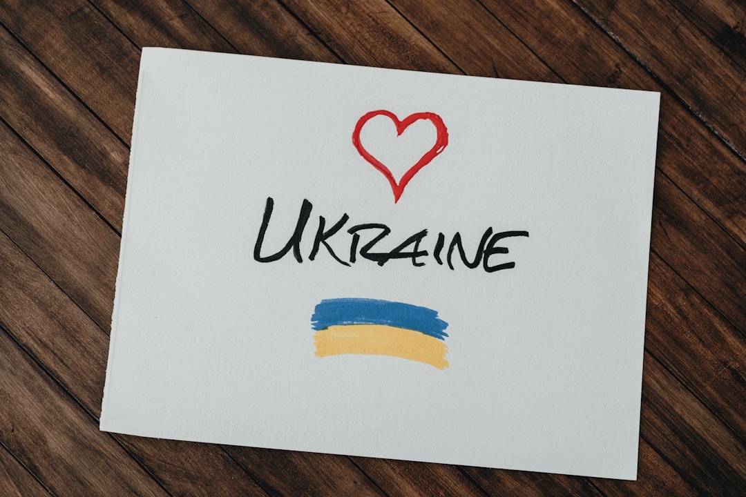 Історія вірша «Любіть Україну» і його автор